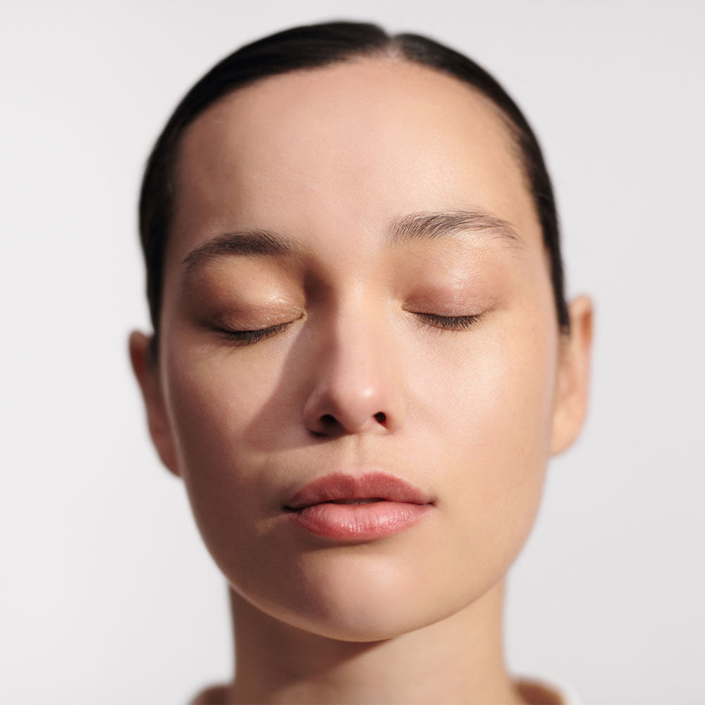 Gyengéd gondoskodás a szem alatti bőrnek 